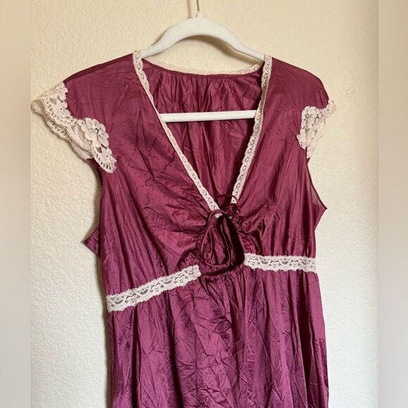 Vintage Keyhole Nylon Slip Dress Lace Details Sz Medium Cap Sleeves Burgundy Red - Picture 1 of 7